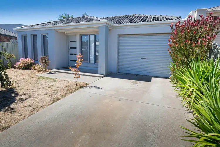 16 Ashwood Gardens, Mitchell Park VIC 3355