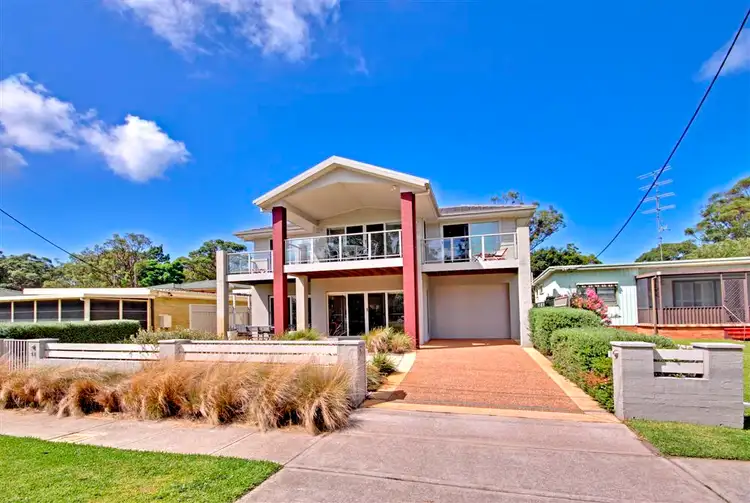 14 Peace Parade, Tanilba Bay NSW 2319