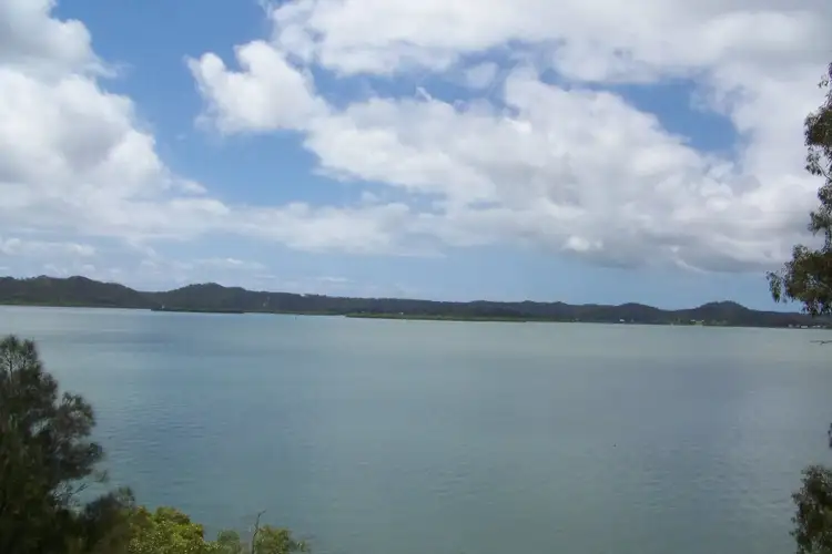 42 RESTHAVEN DR, Lamb Island QLD 4184