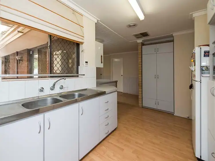 Sixth view of Homely house listing, 2 Markham Way, Swan View WA 6056