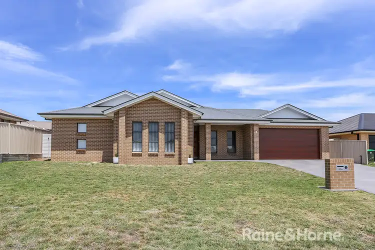 4 Carlyle Ave, Llanarth NSW 2795