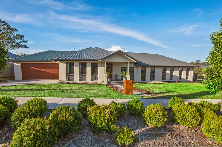 18 Dunnett Av, North Rothbury NSW 2335