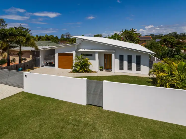 18 Robin Avenue, Paradise Point QLD 4216