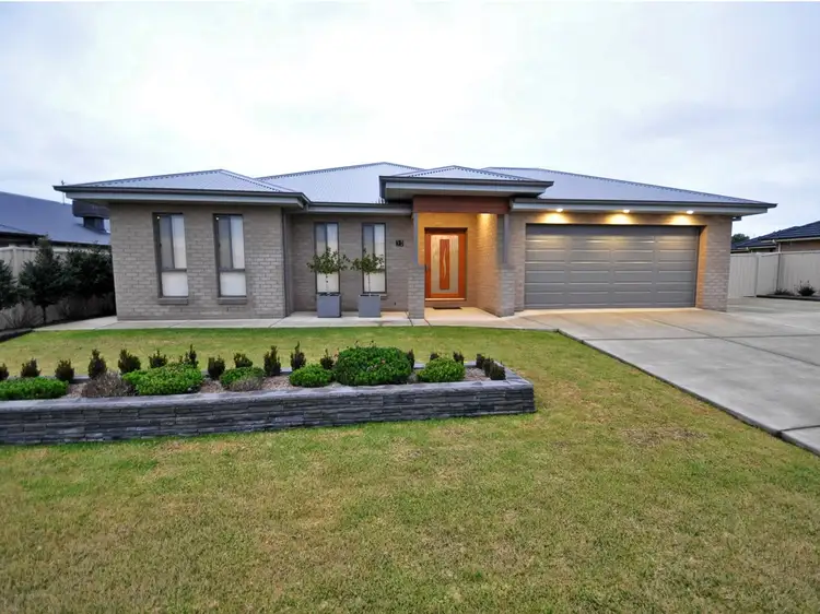 37 Loughan Road, Junee NSW 2663