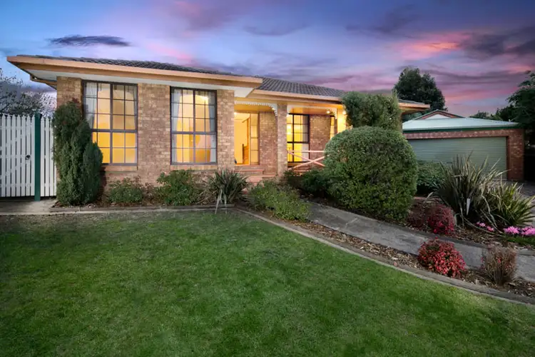 16 Glenauburn Court, Sunbury VIC 3429