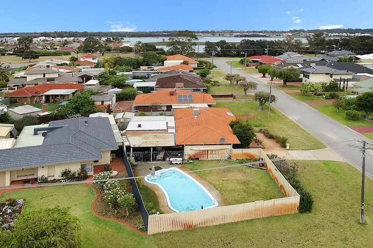 9 Curlew Street, Dudley Park WA 6210