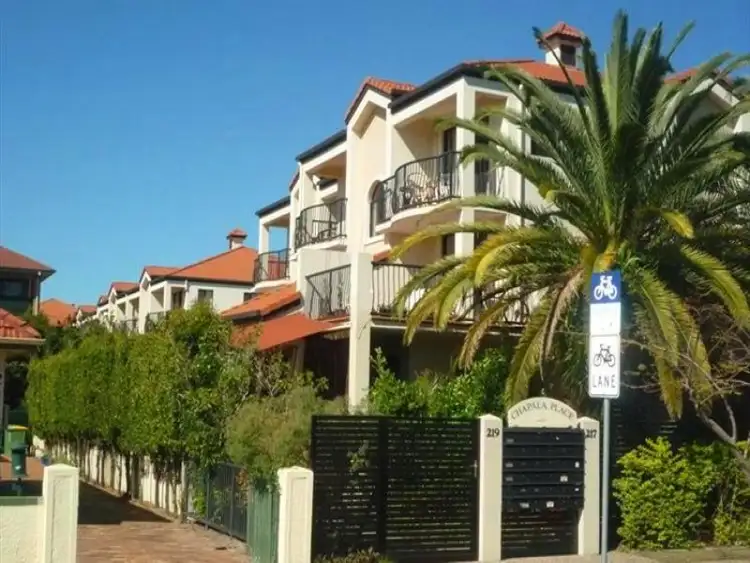 10/217-219 Scarborough Street, Southport QLD 4215