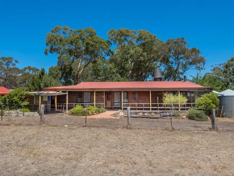 5 Diss Rd, Taradale VIC 3447