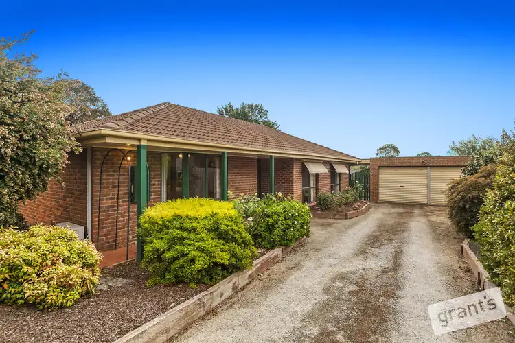 1 Collins Crescent, Berwick VIC 3806