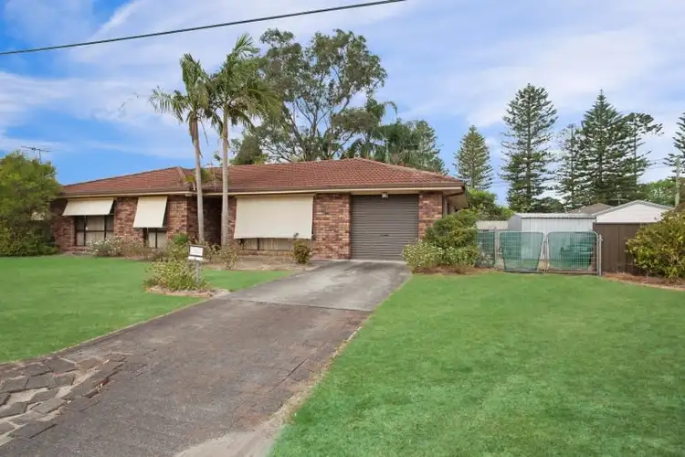 4 Monash Close, Tanilba Bay NSW 2319