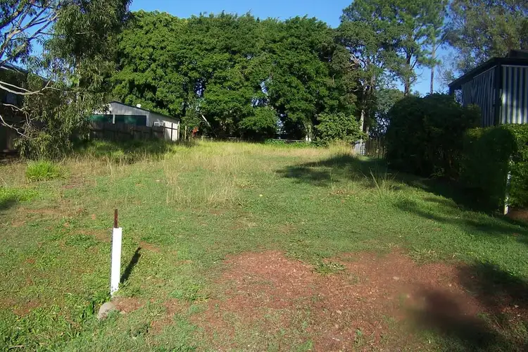 17 PINE AV, Lamb Island QLD 4184