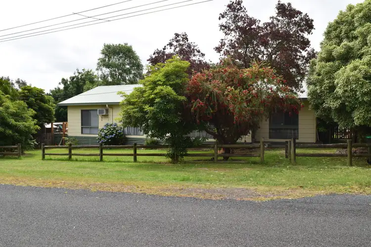 8 School Road, Willow Grove VIC 3825