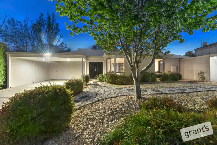 8 Wilona Way, Berwick VIC 3806
