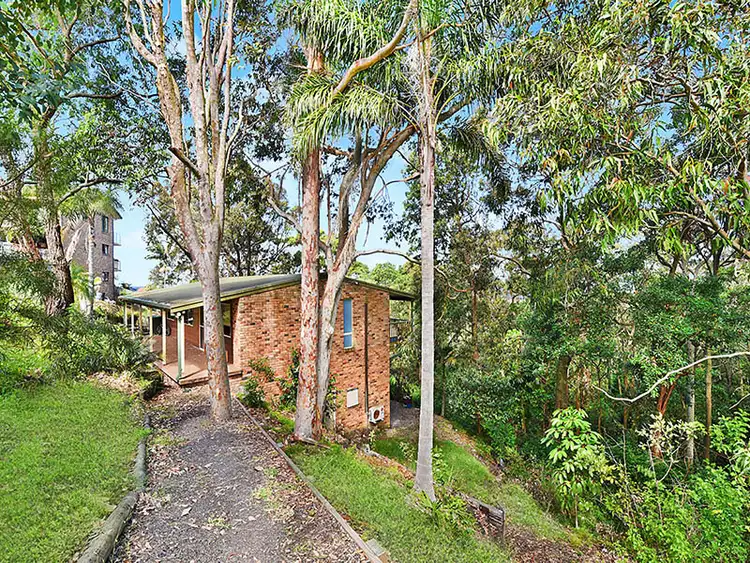 60 Scenic Dr, Caves Beach NSW 2281