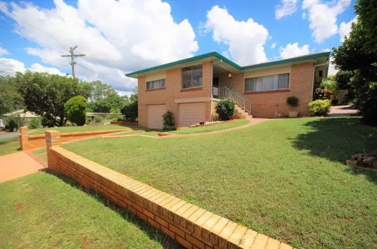 1 Bambaroo Close, Nambour QLD 4560