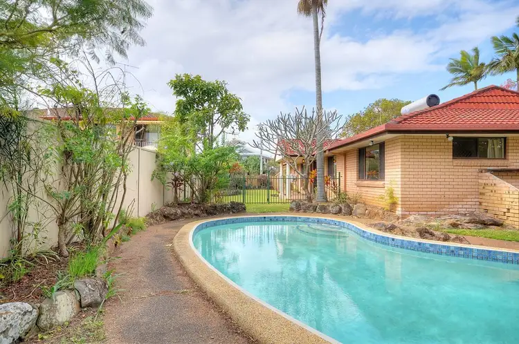 30 Alec Avenue, Mermaid Waters QLD 4218