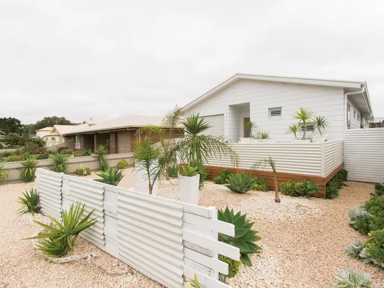 25 Russell Street, Encounter Bay SA 5211