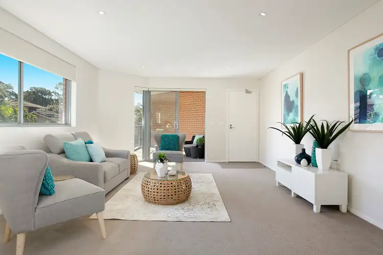 Second view of Homely unit listing, 4/32 The Crescent, Dee Why NSW 2099
