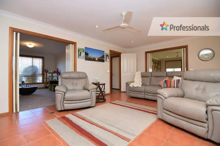 Fifth view of Homely house listing, 4 Magnolia Cl, Kelso NSW 2795