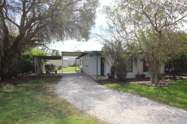 18 Flinders Avenue, Coffin Bay SA 5607