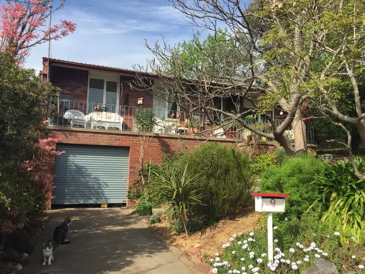 9 MOUNTAIN AVENUE, Batlow NSW 2730