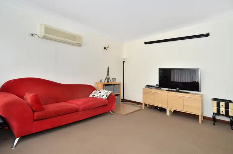 22 Whidby St, Orana WA 6330