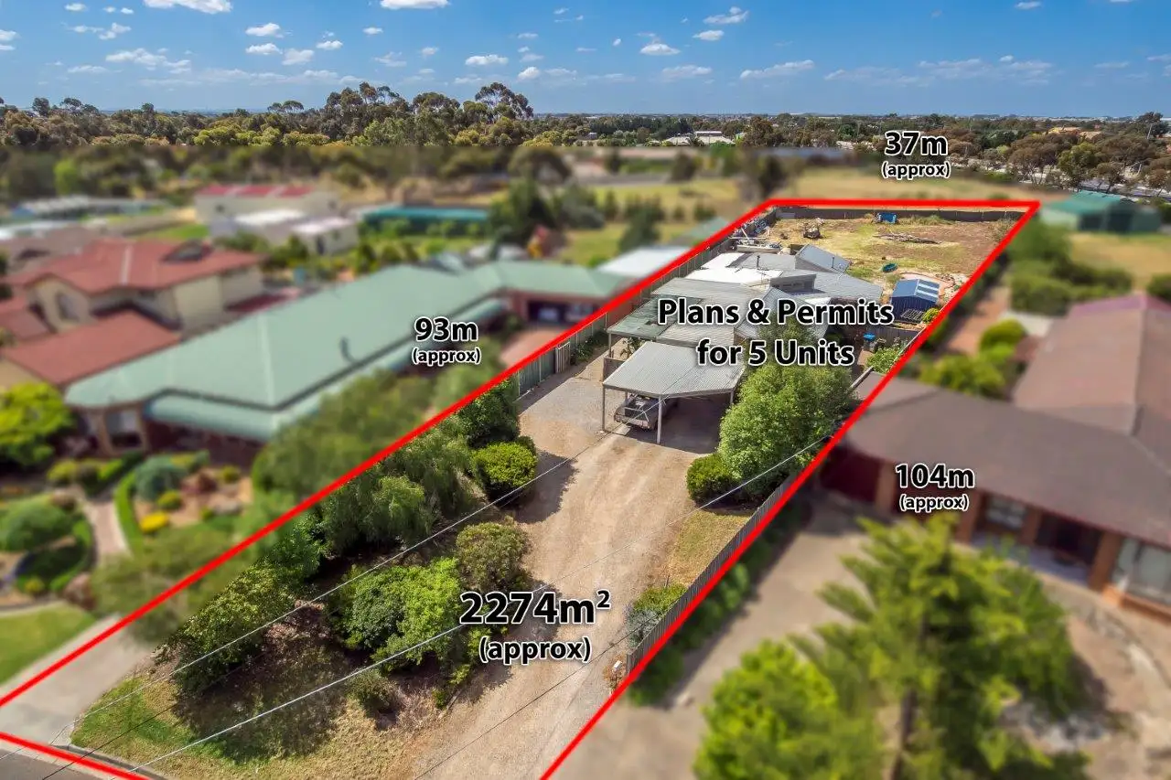 Main view of Homely house listing, 2-6/32 Wynarka Drive, Hoppers Crossing VIC 3029