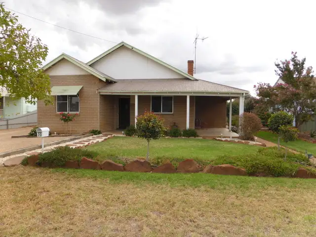20 Junction Street, Parkes NSW 2870