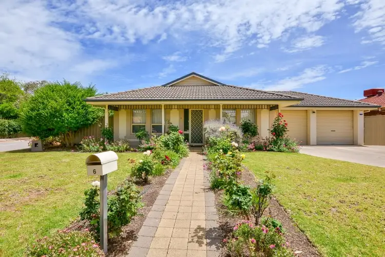 6 Warburton Drive, Woodcroft SA 5162