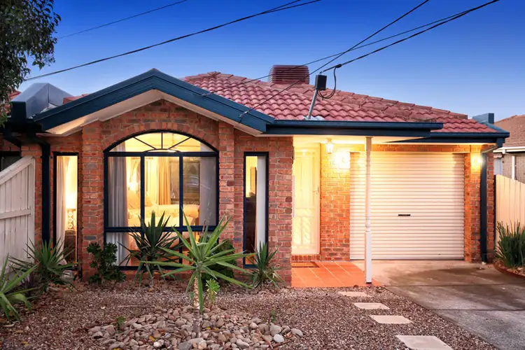 2/18 Copeland Road, Westmeadows VIC 3049