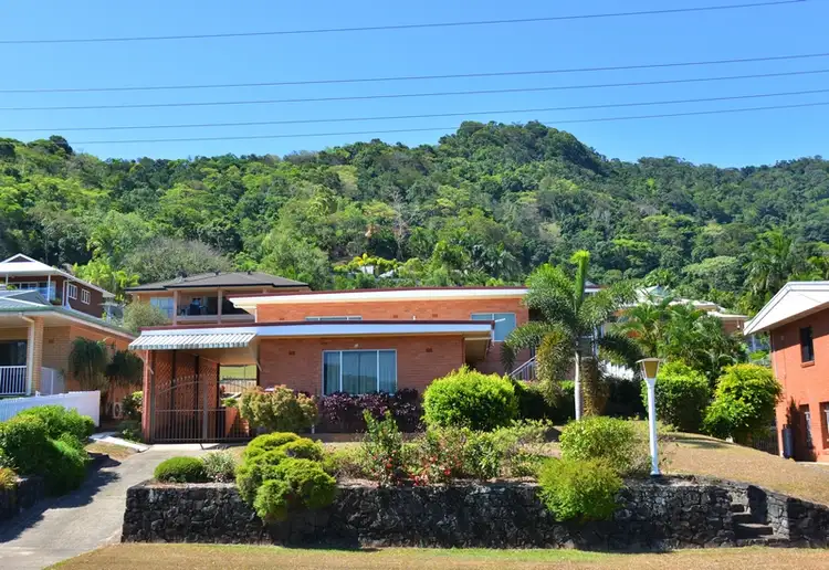 12 Sommerville Cr, Whitfield QLD 4870