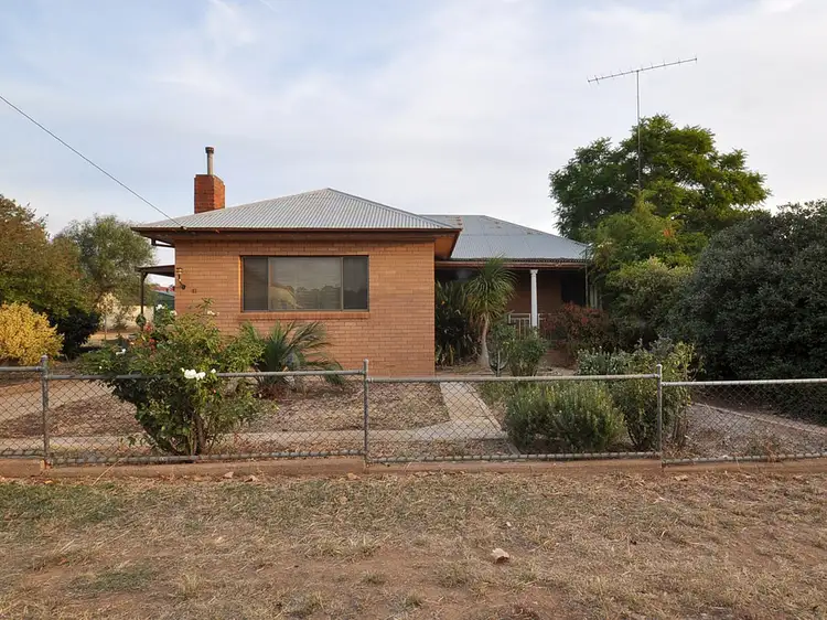 11 Florence Street, Junee NSW 2663