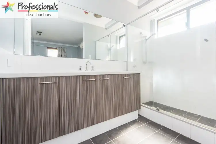 Fifth view of Homely house listing, 118 Macquarie Drive, Australind WA 6233