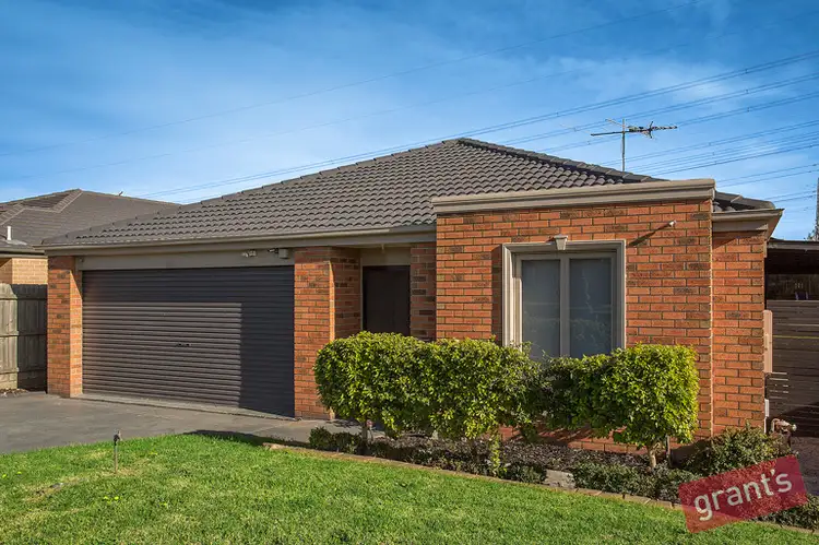 102 Langbourne Drive, Narre Warren South VIC 3805
