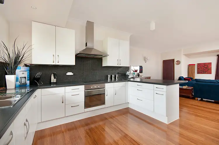 35 TINA AVE, Lamb Island QLD 4184