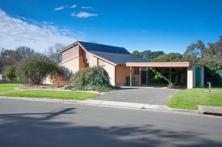 77 Howey Street, Gisborne VIC 3437