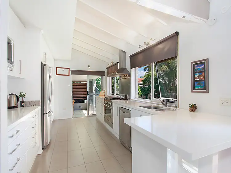 126 Park Ave, Caves Beach NSW 2281