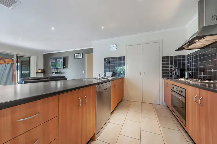 Seventh view of Homely house listing, 33 Parramatta Walk, Craigieburn VIC 3064