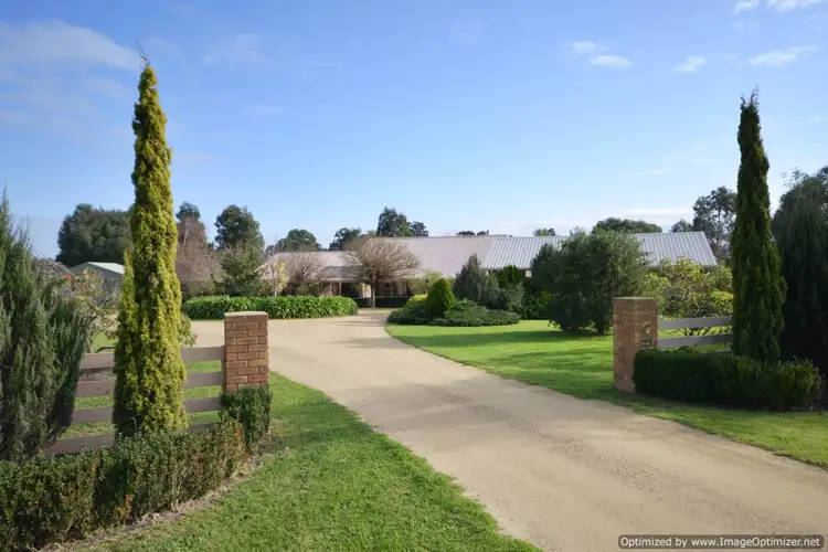 8 Howitt Avenue, Bairnsdale VIC 3875