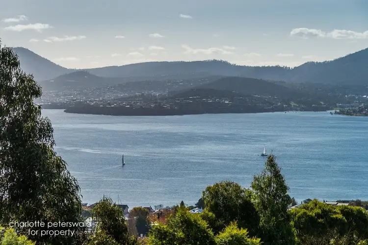 22a Date Court, Sandy Bay TAS 7005