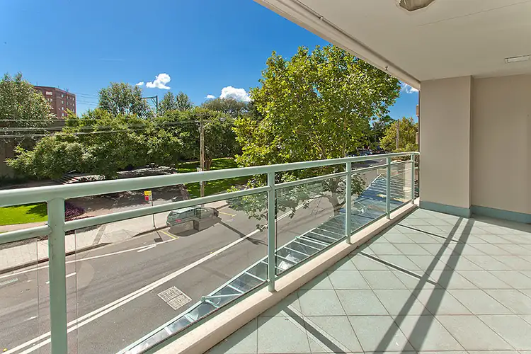 Third view of Homely apartment listing, 5/110 Alfred Street, Milsons Point NSW 2061