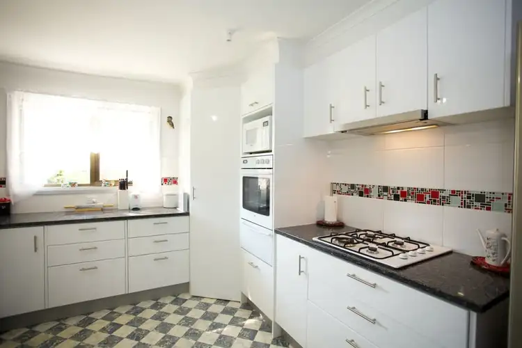 Fifth view of Homely house listing, 10 Felstead Avenue, Horsham VIC 3400