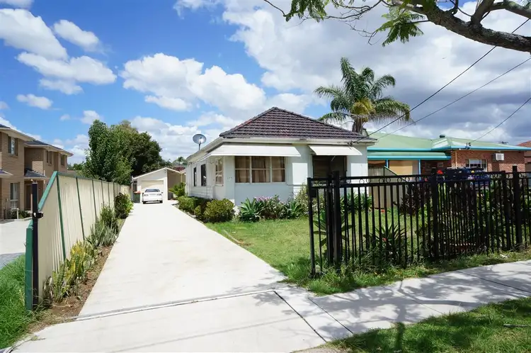 175 Station St, Fairfield Heights NSW 2165