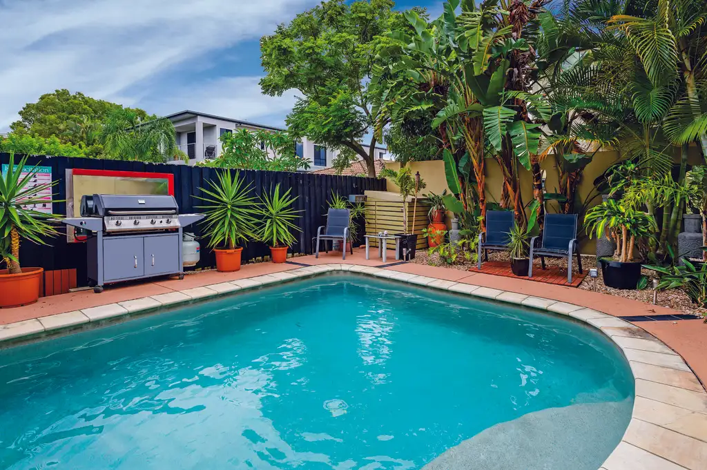 Main view of Homely semi-detached listing, 1/27 Donald Avenue, Paradise Point QLD 4216