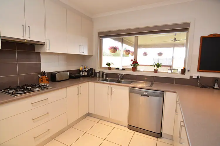 Second view of Homely house listing, 3 Begg Court, Red Cliffs VIC 3496