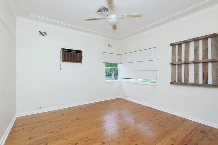 Fifth view of Homely house listing, 10 Chisholm Crescent, Bradbury NSW 2560