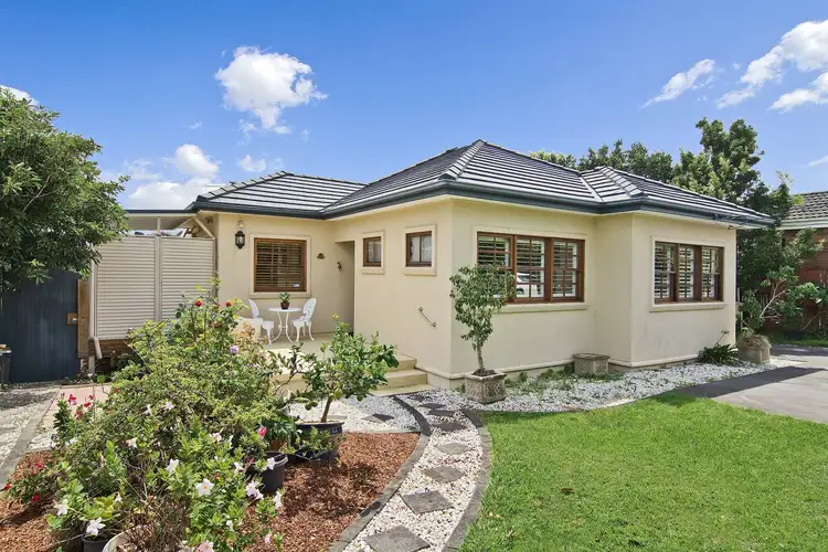 6 Violet Avenue, Forestville NSW 2087
