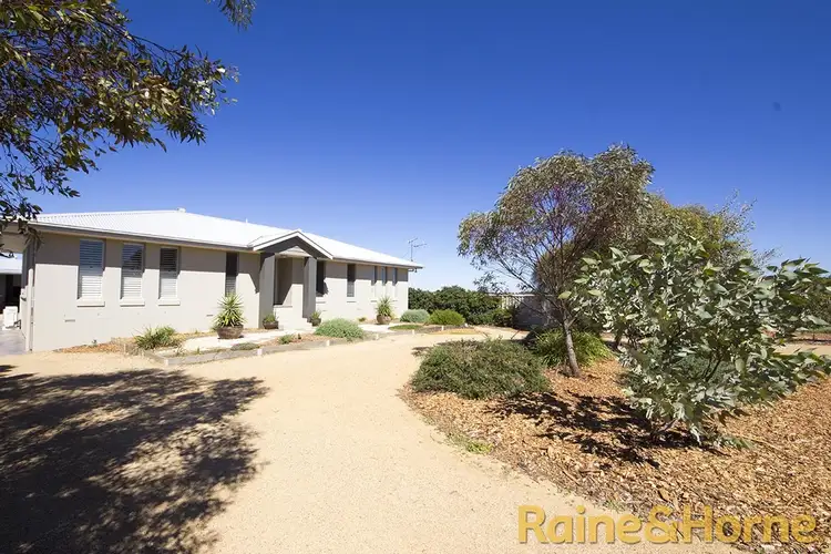 11 Bowden Fletcher Drive, Narromine NSW 2821