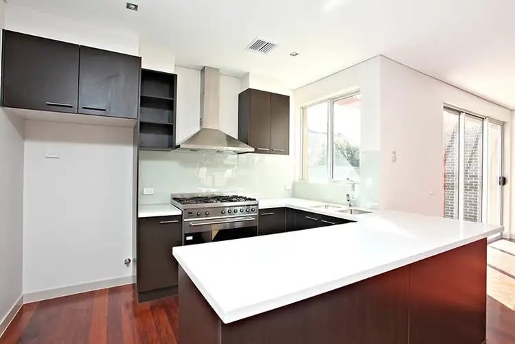 35C Myrtle Grove, Altona VIC 3018