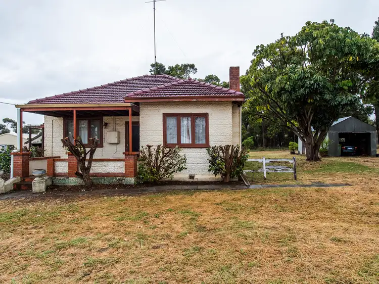 20 Logue Street, Waroona WA 6215
